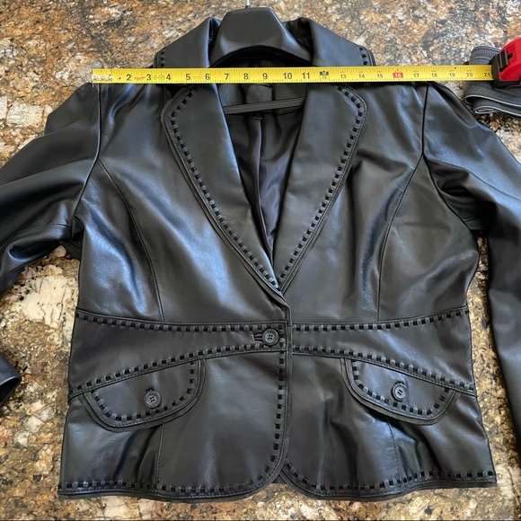 XL women’s black leather jacket with beautiful, detailed trim - Picture 10 of 16